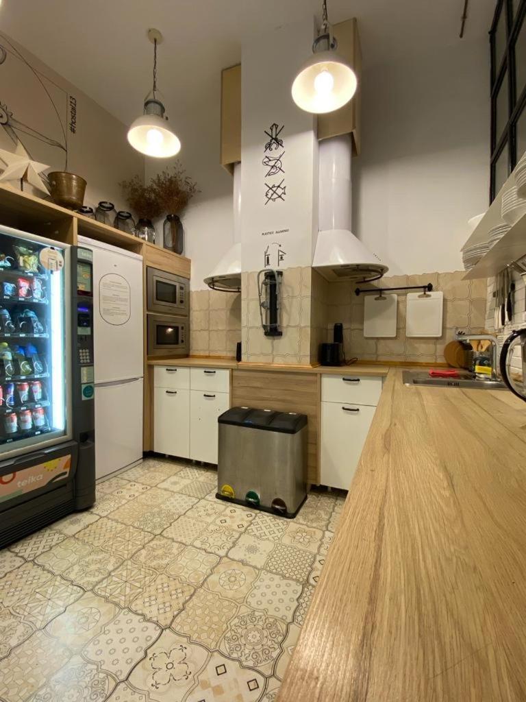 Hostel Numero Trece - Free Towels, Coffee & Tea, Remote Check-In (Adults Only) อาลิกันเต ภายนอก รูปภาพ