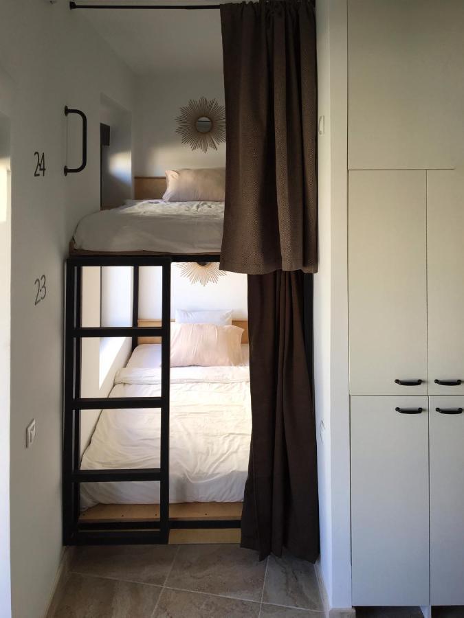 Hostel Numero Trece - Free Towels, Coffee & Tea, Remote Check-In (Adults Only) อาลิกันเต ภายนอก รูปภาพ