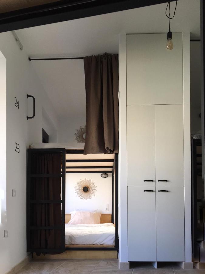 Hostel Numero Trece - Free Towels, Coffee & Tea, Remote Check-In (Adults Only) อาลิกันเต ภายนอก รูปภาพ