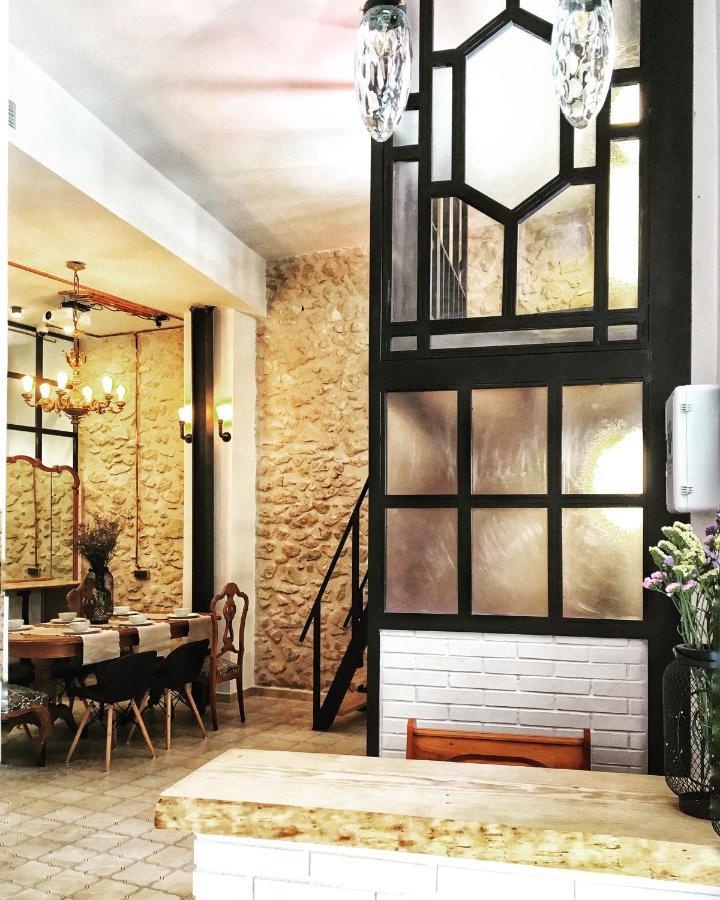 Hostel Numero Trece - Free Towels, Coffee & Tea, Remote Check-In (Adults Only) อาลิกันเต ภายนอก รูปภาพ