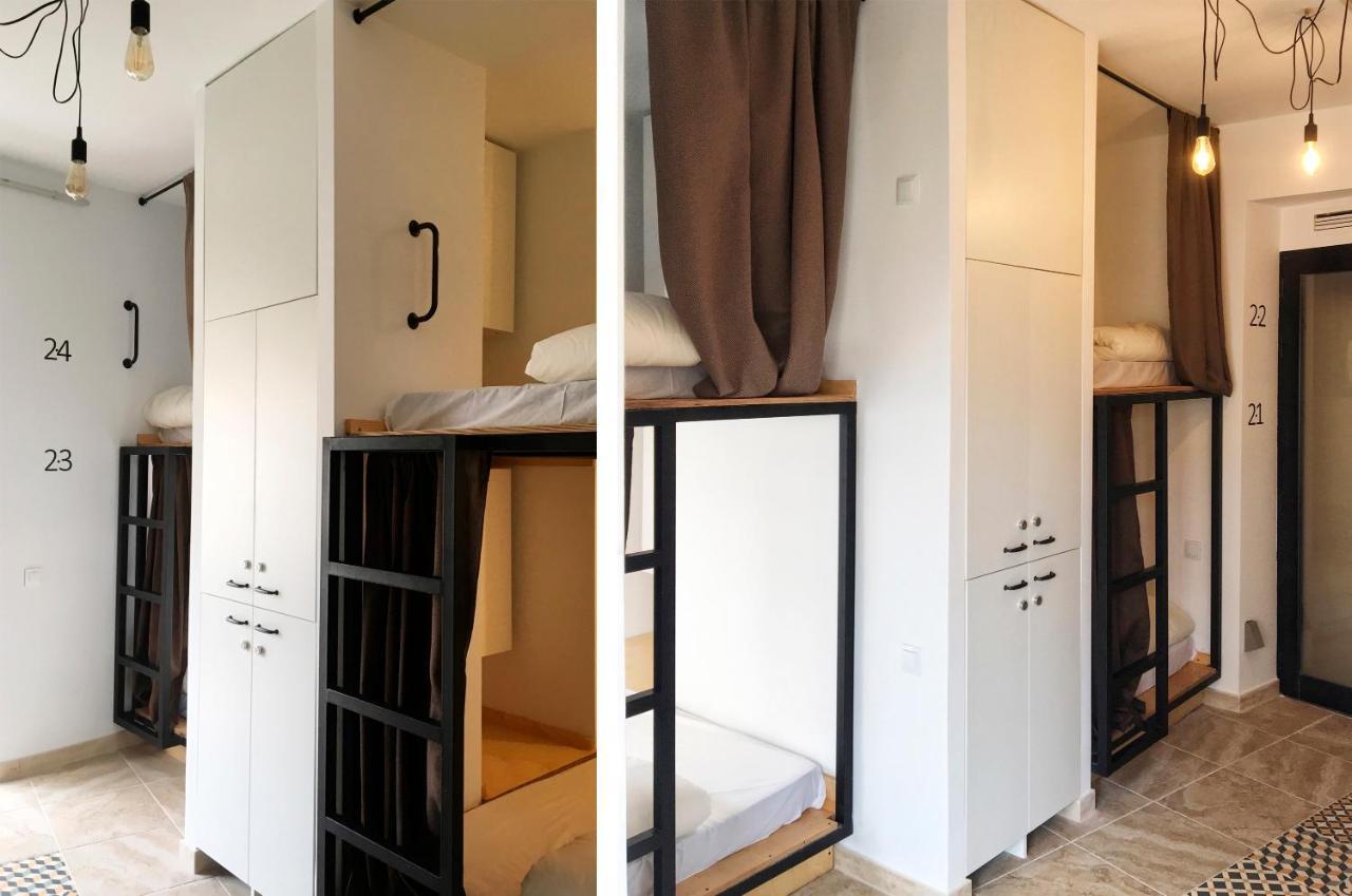 Hostel Numero Trece - Free Towels, Coffee & Tea, Remote Check-In (Adults Only) อาลิกันเต ภายนอก รูปภาพ