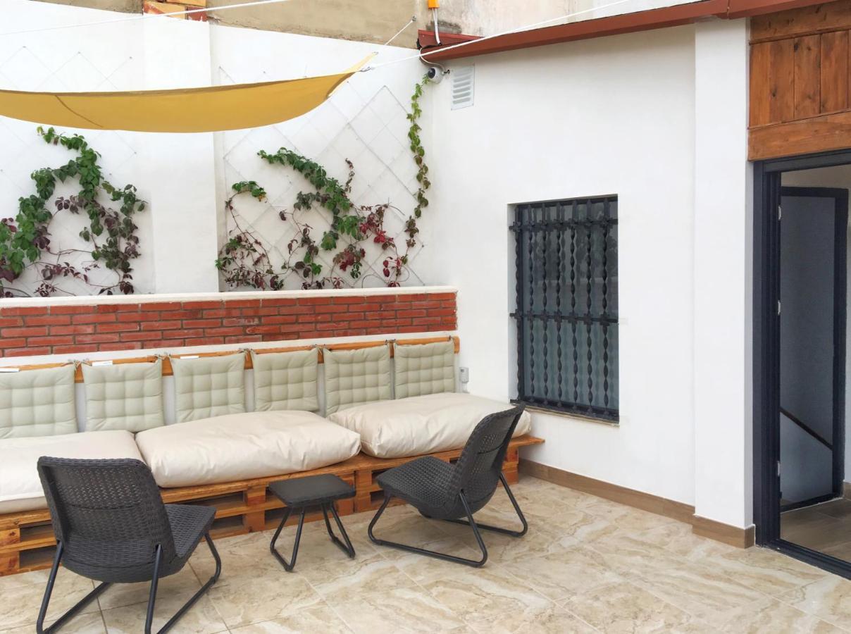 Hostel Numero Trece - Free Towels, Coffee & Tea, Remote Check-In (Adults Only) อาลิกันเต ภายนอก รูปภาพ