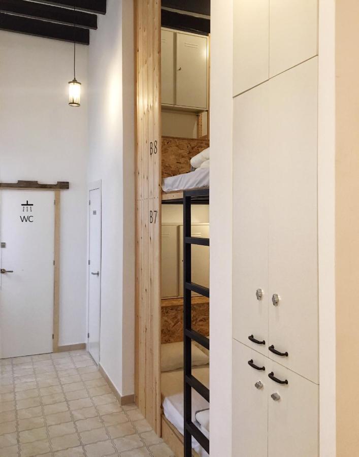 Hostel Numero Trece - Free Towels, Coffee & Tea, Remote Check-In (Adults Only) อาลิกันเต ภายนอก รูปภาพ