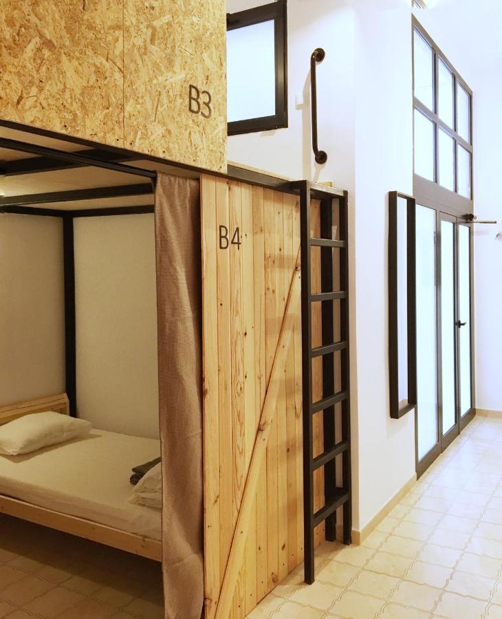 Hostel Numero Trece - Free Towels, Coffee & Tea, Remote Check-In (Adults Only) อาลิกันเต ภายนอก รูปภาพ