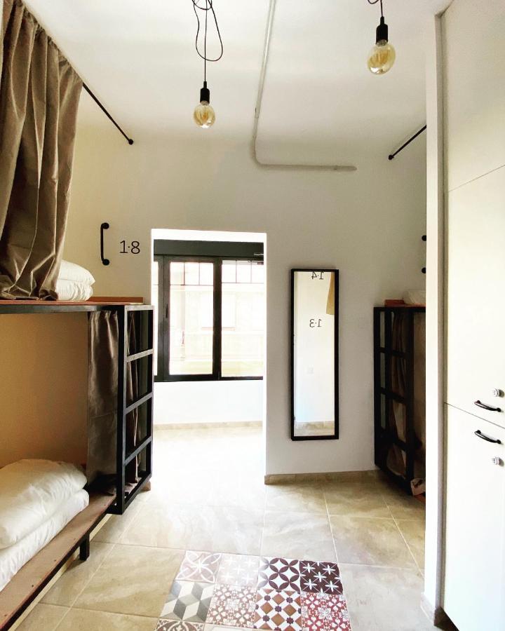 Hostel Numero Trece - Free Towels, Coffee & Tea, Remote Check-In (Adults Only) อาลิกันเต ภายนอก รูปภาพ