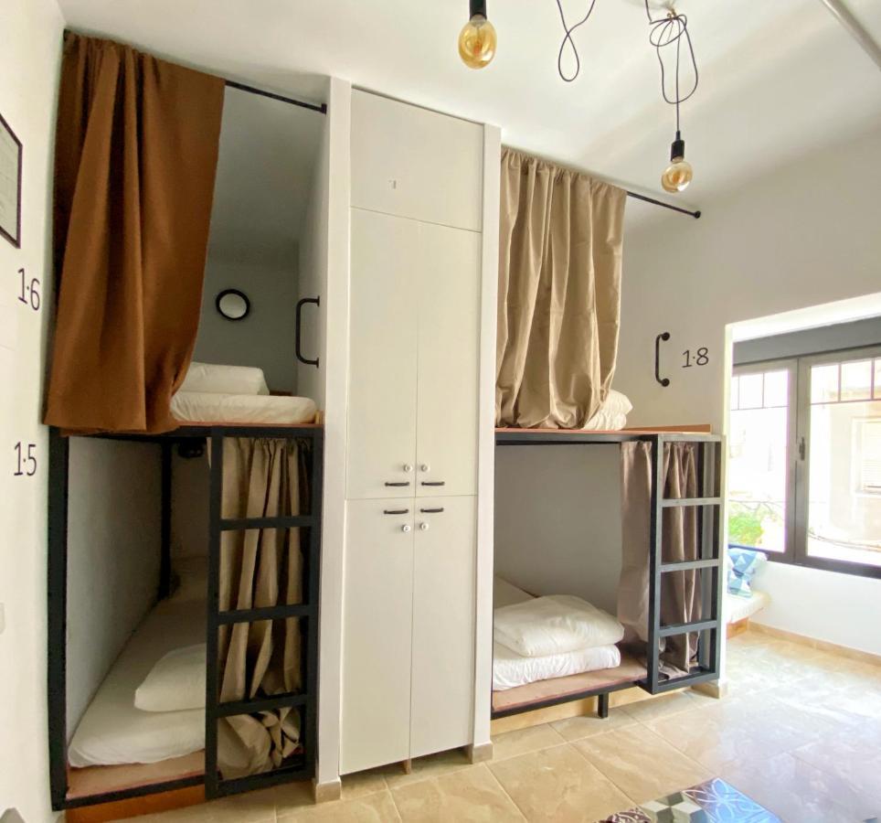 Hostel Numero Trece - Free Towels, Coffee & Tea, Remote Check-In (Adults Only) อาลิกันเต ภายนอก รูปภาพ