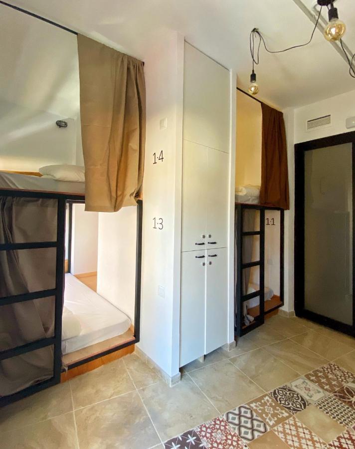 Hostel Numero Trece - Free Towels, Coffee & Tea, Remote Check-In (Adults Only) อาลิกันเต ภายนอก รูปภาพ