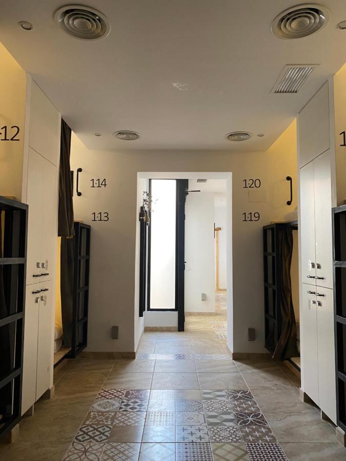 Hostel Numero Trece - Free Towels, Coffee & Tea, Remote Check-In (Adults Only) อาลิกันเต ภายนอก รูปภาพ