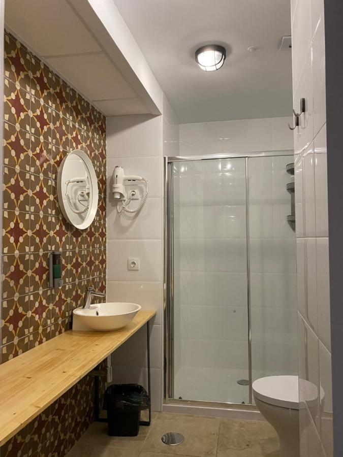 Hostel Numero Trece - Free Towels, Coffee & Tea, Remote Check-In (Adults Only) อาลิกันเต ภายนอก รูปภาพ